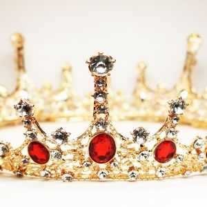 π Enchanting Ruby Red & Clear Crystal Gold Crown